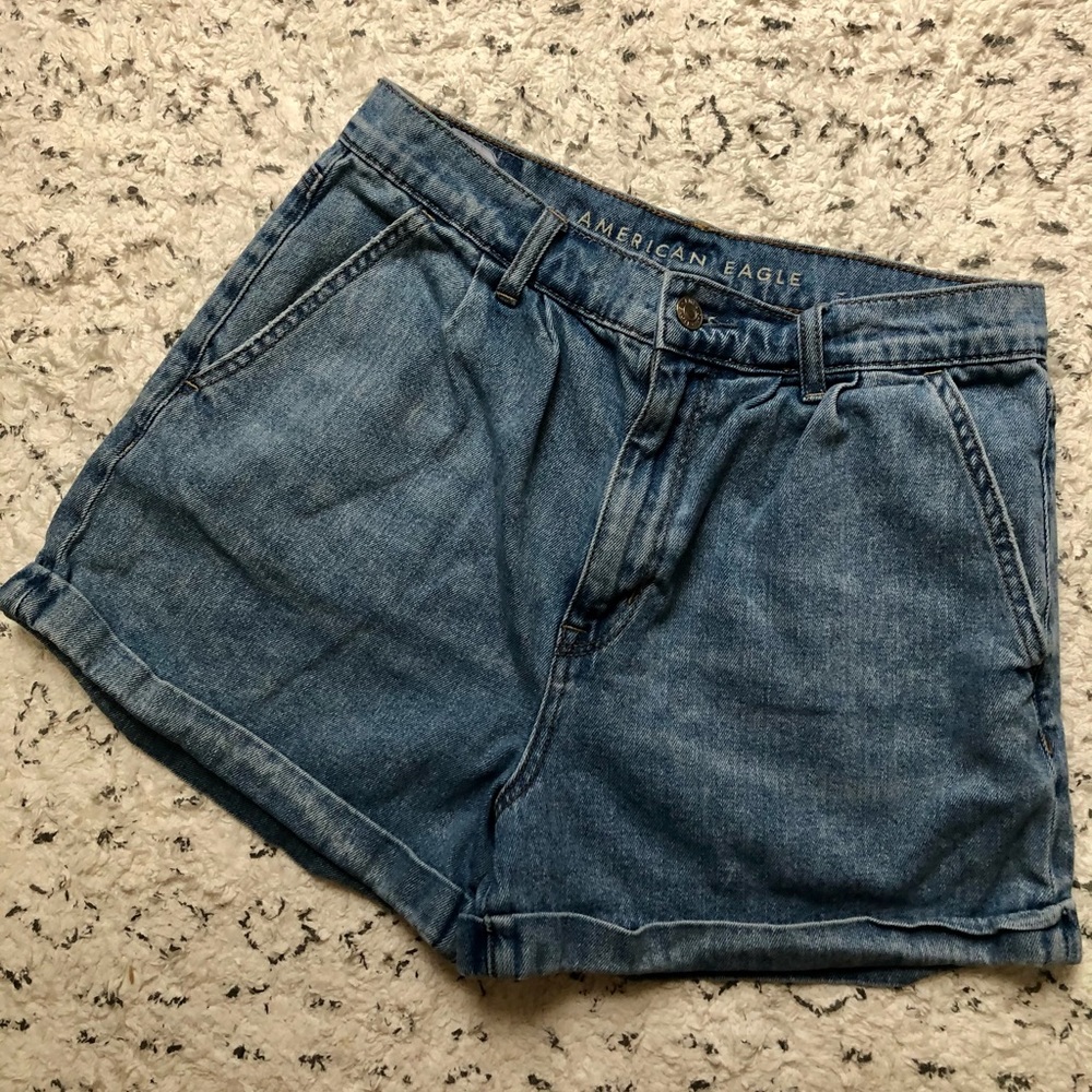 🖤 american eagle light-washed mom shorts